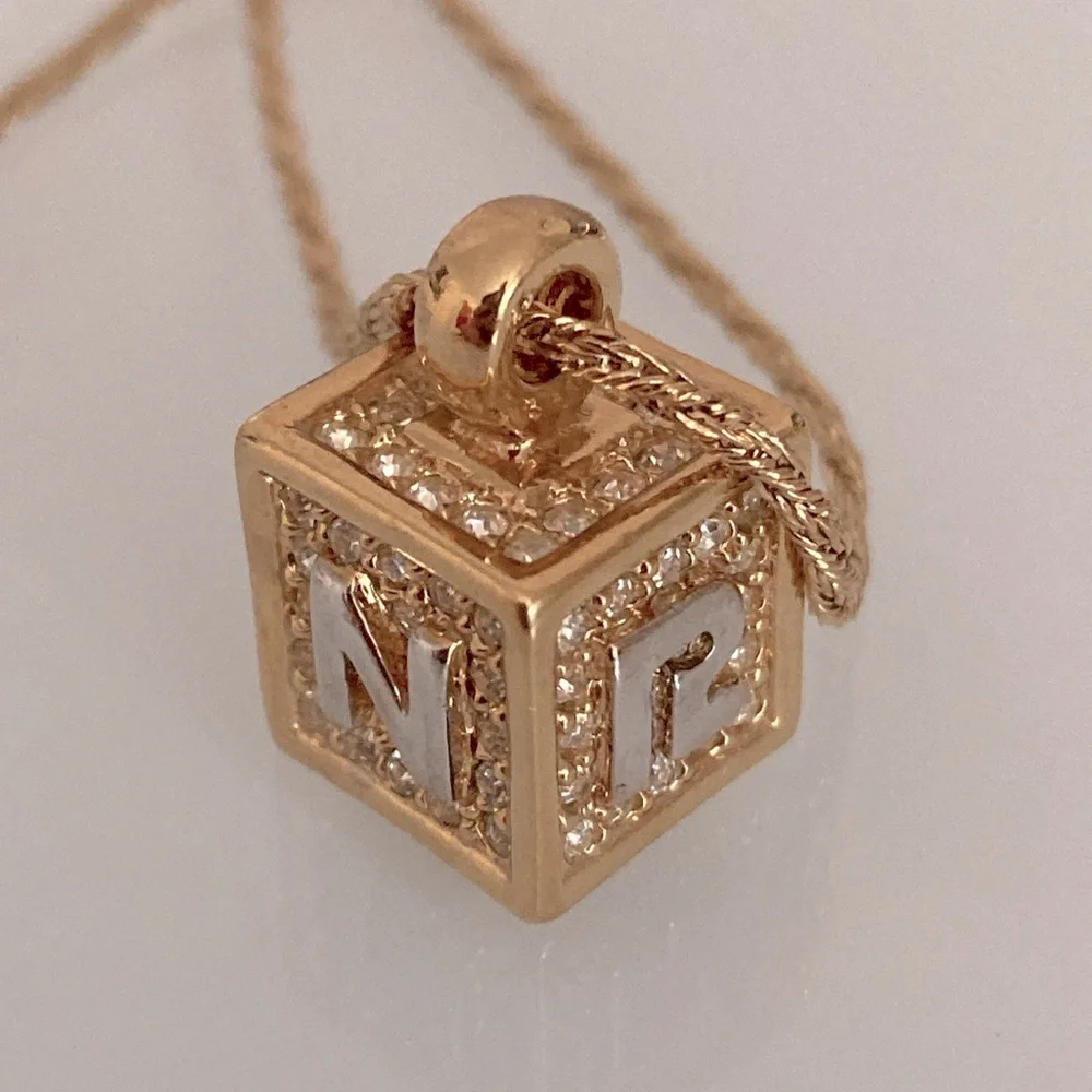 Nina Ricci Pendant Necklace - Picture 3 of 6